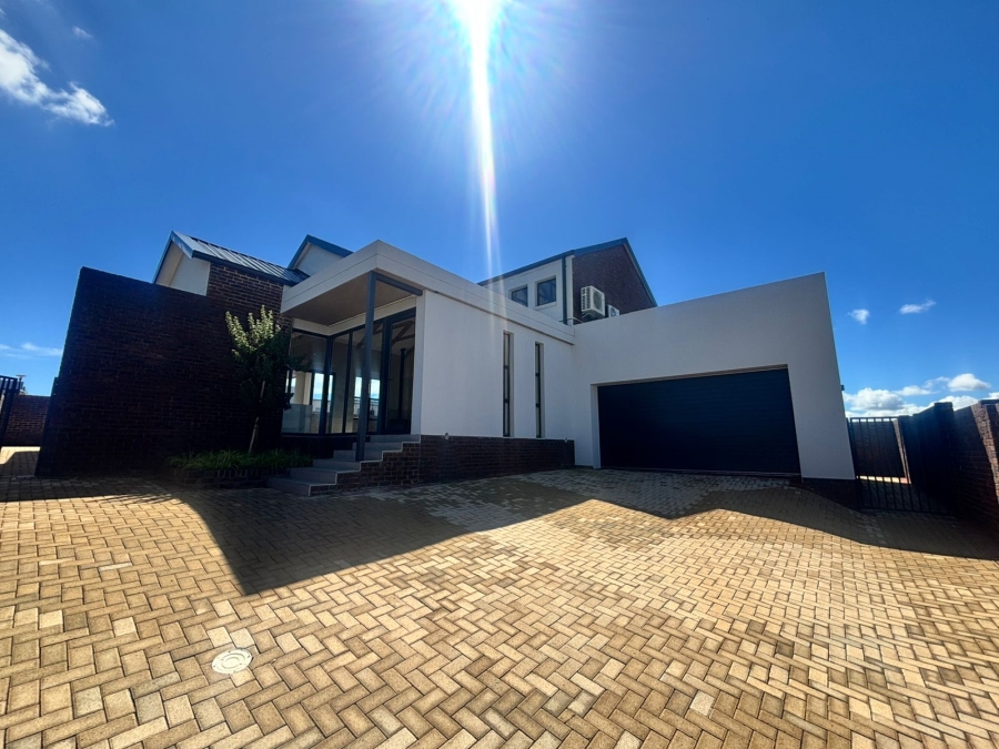 To Let 3 Bedroom Property for Rent in Helderzicht Eco Estate North West